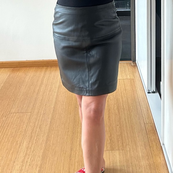 Black leather Ted Baker skirt. Brand new. - Picture 4 of 6